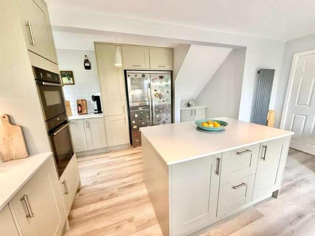 4 bed house for sale