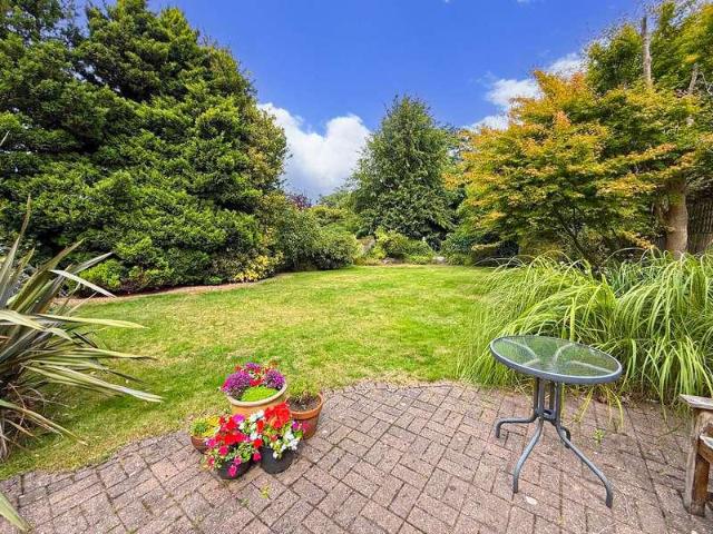 4 bed house for sale