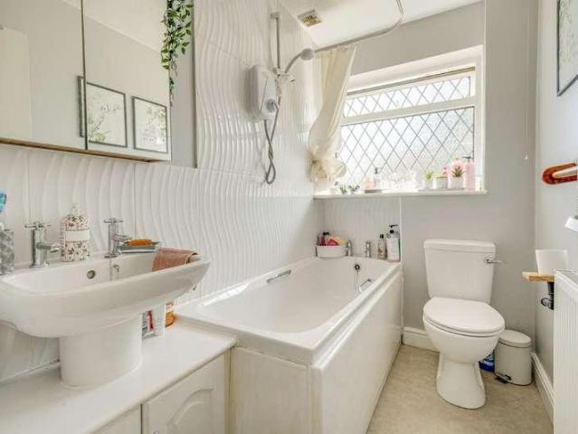 4 bed house for sale