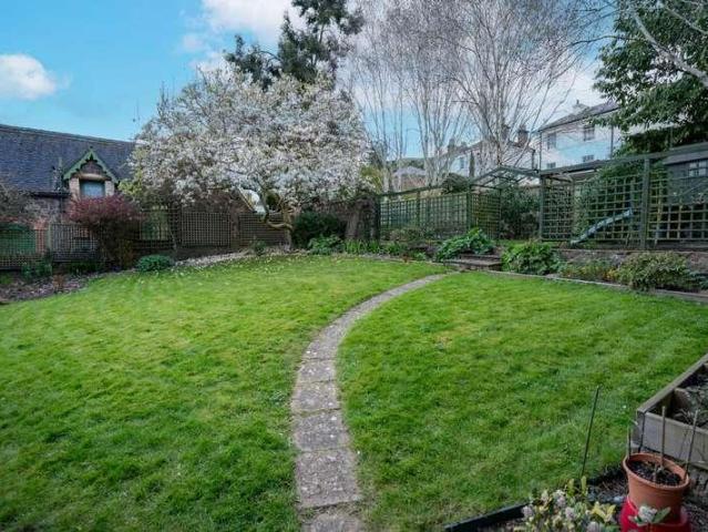 4 bed house for sale