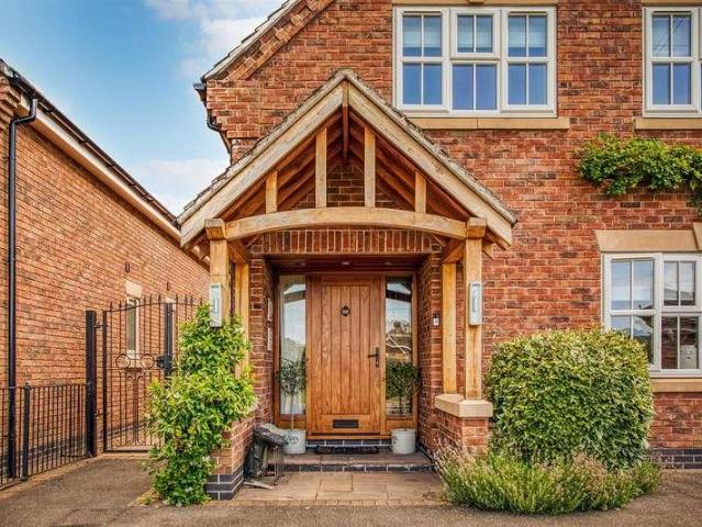 4 bed house for sale