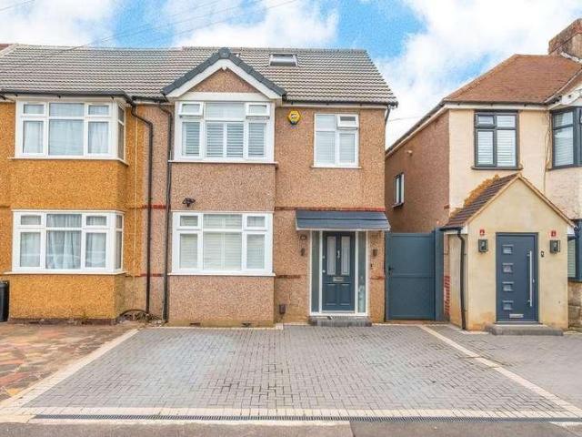 4 bed house for sale