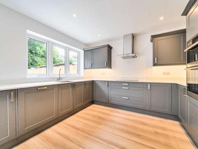 4 bed house for sale