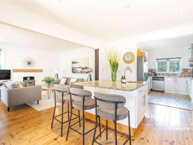 4 bed house for sale