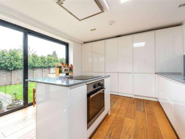 4 bed house for sale
