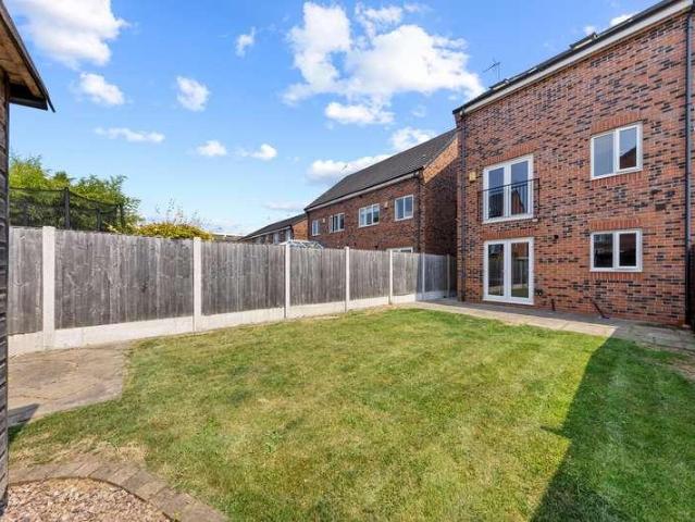 4 bed house for sale