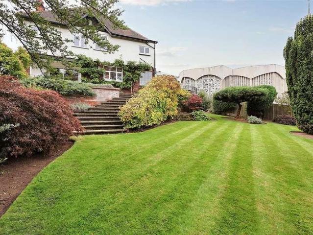 4 bed house for sale