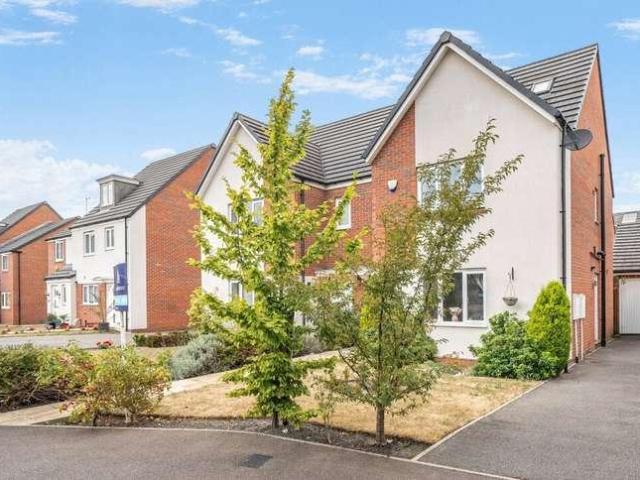 4 bed house for sale
