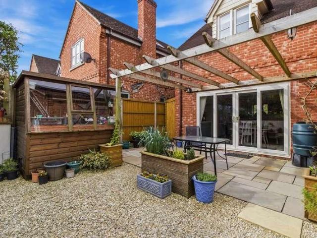4 bed house for sale