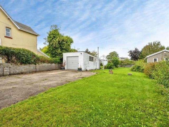 4 bed house for sale