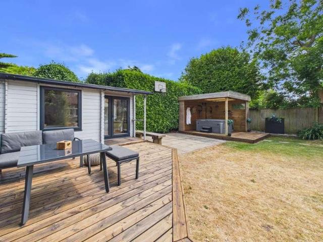 4 bed house for sale