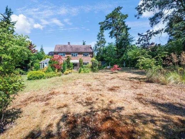 4 bed house for sale