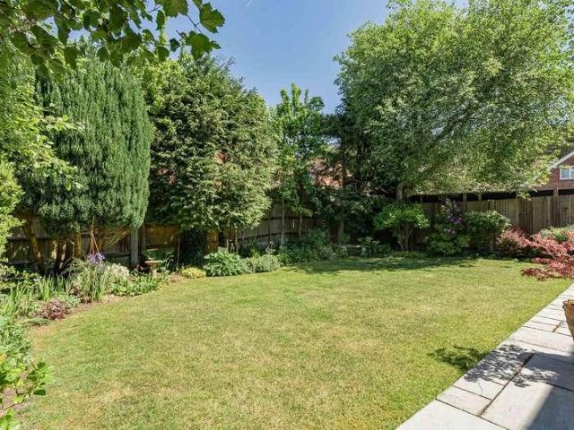 4 bed house for sale