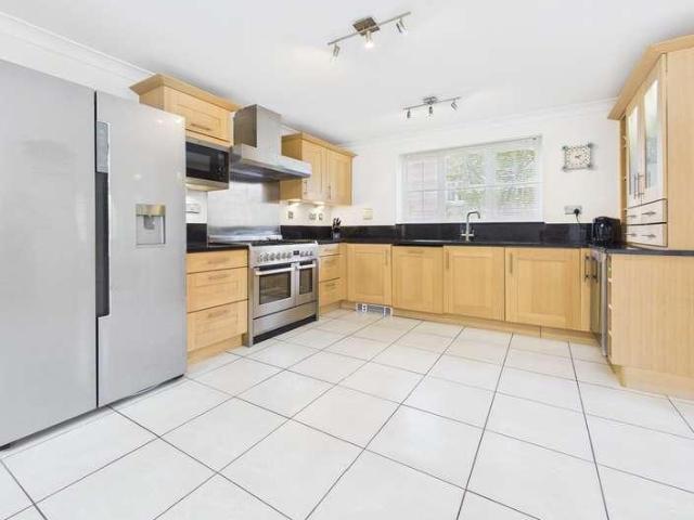 4 bed house for sale