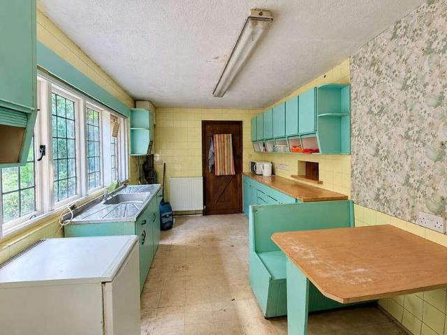 4 bed house for sale