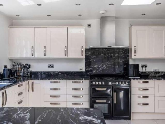 4 bed house for sale