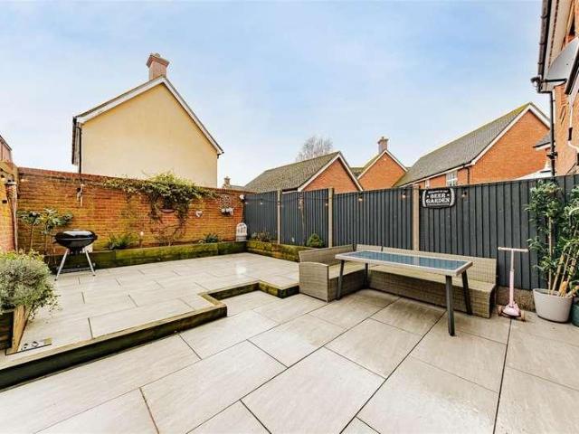 4 bed house for sale