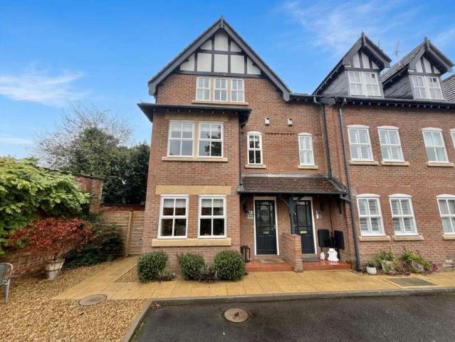 4 bed house for sale