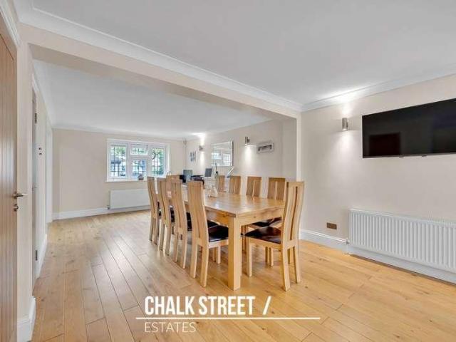 4 bed house for sale