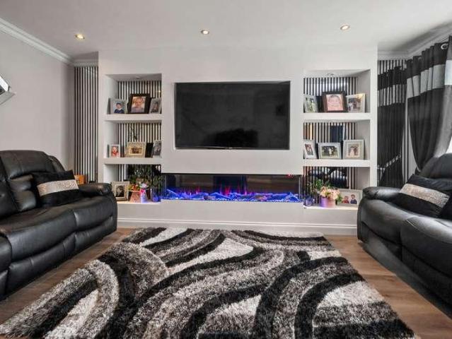 4 bed house for sale