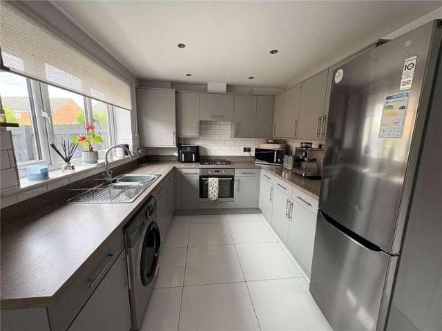 4 bed house for sale