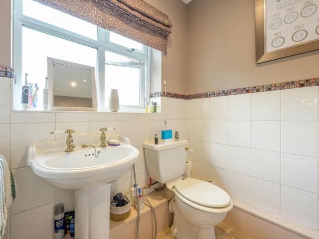 4 bed house for sale