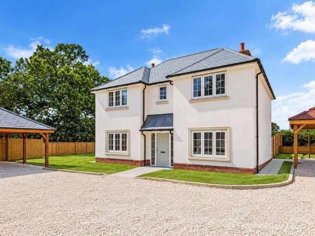4 bed house for sale