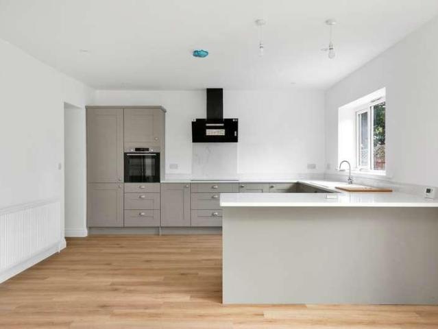 4 bed house for sale