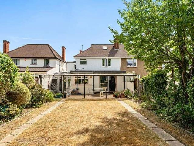4 bed house for sale