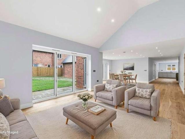 4 bed house for sale