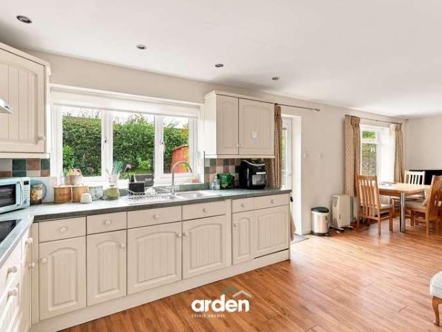 4 bed house for sale