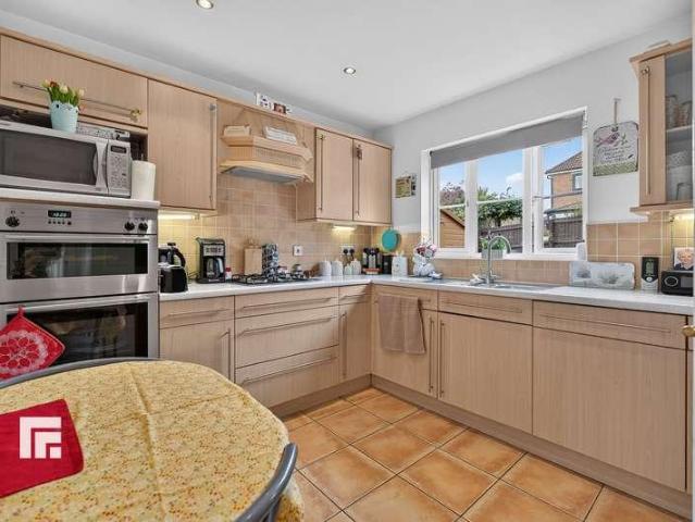 4 bed house for sale