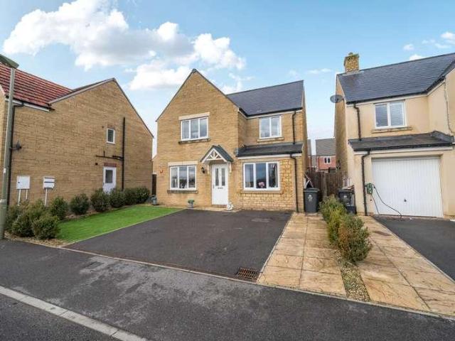 4 bed house for sale