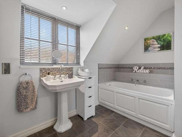 4 bed house for sale