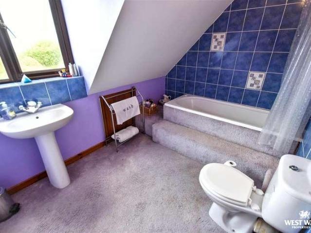 4 bed house for sale