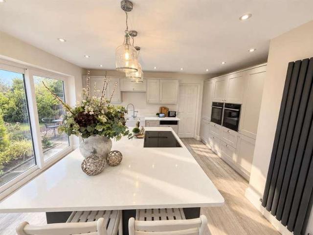 4 bed house for sale
