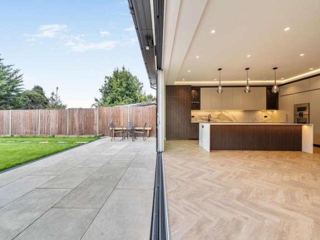 4 bed house for sale