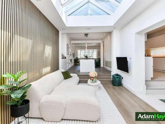 4 bed house for sale