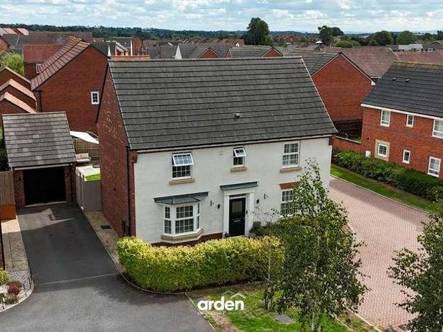 4 bed house for sale
