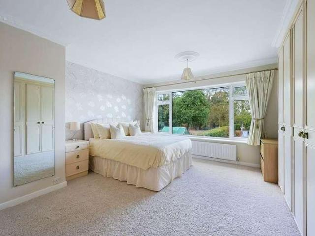 4 bed house for sale