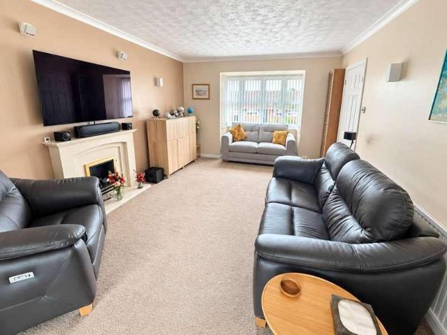 4 bed house for sale