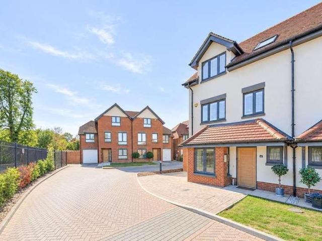 4 bed house for sale