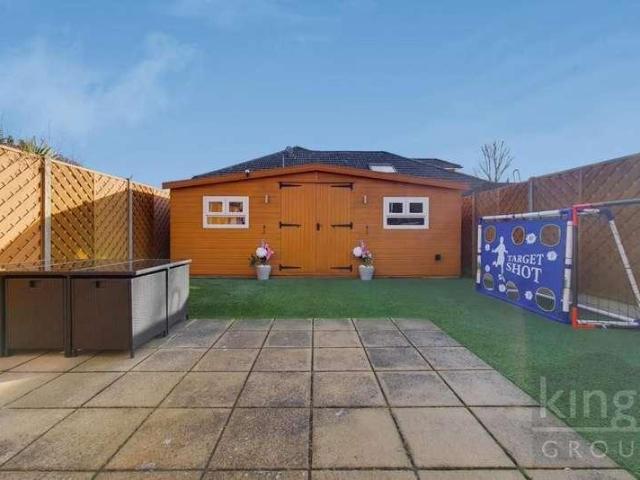4 bed house for sale