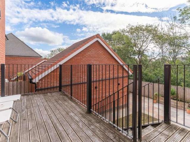 4 bed house for sale