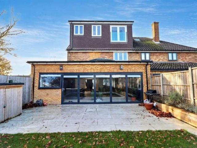 4 bed house for sale