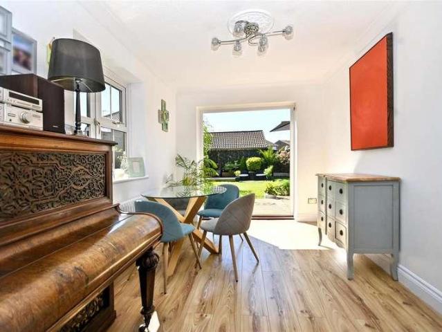 4 bed house for sale
