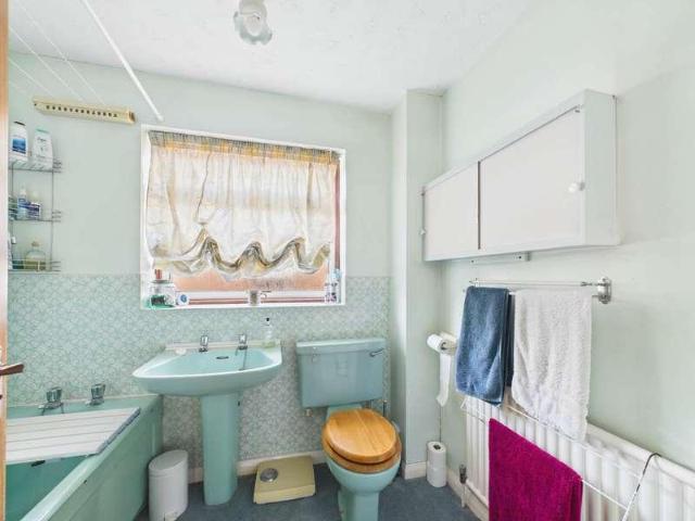 4 bed house for sale