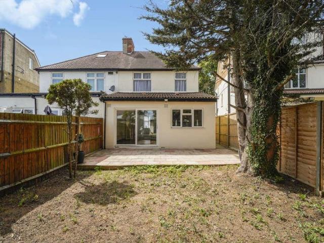 4 bed house for sale