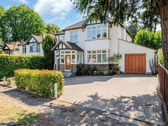 4 bed house for sale