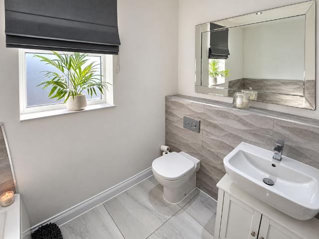 4 bed house for sale